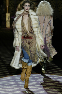 372235321_JustCavalli2004WomenRTW73.thumb.jpg.505f84bb0d0ae5c3fde22392abaa219d.jpg