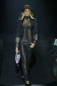 416111482_GianfrancoFerre2003WomenRTW17.thumb.jpg.ade918c2307c688063774ce2ac228917.jpg