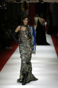 42038270_JeanPaulGaultier2002HauteCouture179.thumb.jpg.9eb9259210f32d8e3abb838f1b761d7d.jpg