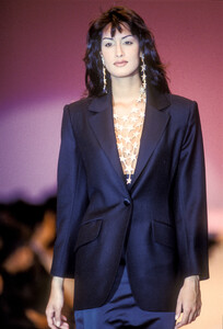 433513652_LauraBiagiotti1993WomenRTW17.thumb.jpg.d57bc942bf4a7b434354bdf3d908efa3.jpg