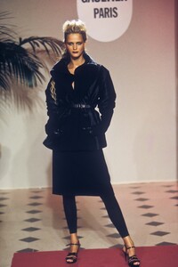 453284186_JeanPaulGaultier1999HauteCouture51.thumb.jpg.4ad429d411a6ac36e28cd3e3462fdebc.jpg