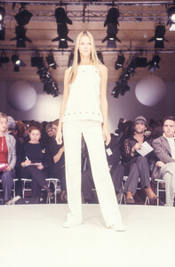 46903195_PacoRabanne1999WomenRTW37.thumb.jpg.a369ac5d4a93e54e31a8fb1b61b515e9.jpg