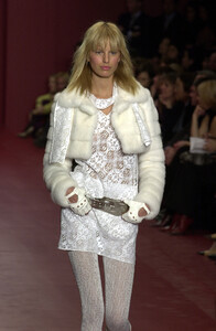 471575484_Fendi2001WomenRTW37.thumb.jpg.15f4ec5b3591dd5556bc0c4163aabafb.jpg