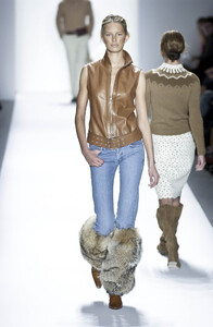 481326602_MichaelKors2002WomenRTW7.thumb.jpg.19f12b15058309ae36ef4ede56037eef.jpg