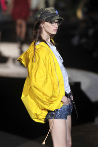 512218668_Dsquared2Spring20107JgGylgn_qkx.thumb.jpg.1690b3faebe2d2f8e2d1e172557a9edd.jpg