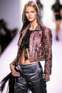 519924743_AnnaSui1999WomenRTW7.thumb.jpg.76ab95e55c6705d3077e2f159ec79715.jpg