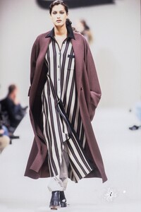 528249759_JinAbe1993WomenRTW21.thumb.jpg.22155cef029ba53a91a3f2d9307ba053.jpg