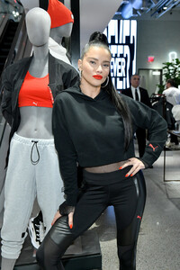Adriana+Lima+Adriana+Lima+Launches+First+Collection+oiKhaYtZ3Vvx.jpg