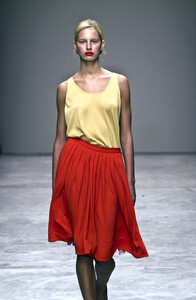 55976914_Prada2001SS3.thumb.jpg.482b08d8cd779cb006bc9119152ce6e7.jpg