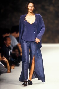 602218913_Cerruti1994WomenRTW24.thumb.jpg.4e2592f29fbd4a20552b86e3c254db11.jpg