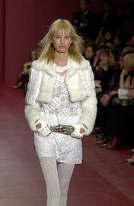 615150480_Fendi2001WomenRTW36.thumb.jpg.d798a9dc8882cb460c13c41d18b78437.jpg