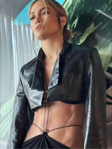 Jennifer Lopez @ Chantal Anderson for New York Times 01.02.2022 13.jpg