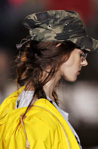 686528273_Dsquared2Spring2010Detailsq0gUhTkv8Wyx.thumb.jpg.0a949123085fc2e7711f039bf8a2026e.jpg