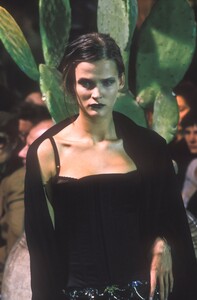 707033902_DolceGabbana1998WomenRTW89.thumb.jpg.96fbeb2ff834038f08c7eef75ceacffd.jpg