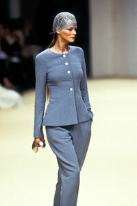 711243467_Chanel1999HauteCouture76.thumb.jpg.9dc5a59fddfe2efd79d78ec83d4fb752.jpg