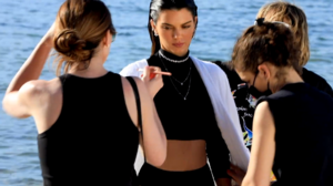 Kendall Jenner Messika-00.00.19.800.png