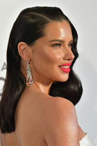 Adriana+Lima+27th+Annual+Elton+John+AIDS+Foundation+C6egF3uQM_jx.jpg