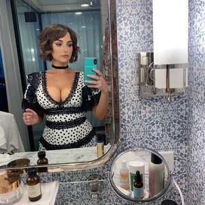 Milana Vayntrub.jpg