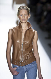 792206160_MichaelKors2002WomenRTW9.thumb.jpg.b3f474408f20fb142000491e2a3173f5.jpg