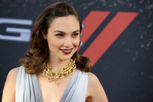 Gal Gadot photo-005.jpg