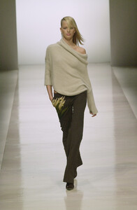 801104736_Chloe2001WomenRTW49.thumb.jpg.ba364ca508a61b6b577658e65c1dda33.jpg