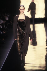805726449_DonnaKaran2001WomenRTW36.thumb.jpg.3c84d65cd70a9826e0a11ead19798f2a.jpg