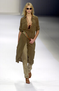 809009104_Celine2001WomenRTW3.thumb.jpg.d571271bb248f16034ad99bf1329fa3f.jpg