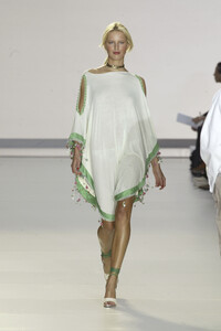 811290986_Chloe2004WomenRTW37.thumb.jpg.d2997bfe552c0fd7d0e23ef62191a1b1.jpg