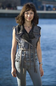 81142443_olga-kurylenko-quanturm-of-solace-photocall-in-stockholm-05.jpg