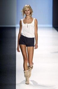 819455473_Byblos2002WomenRTW86.thumb.jpg.a492bb715b09dc9856f2642b6d22108c.jpg