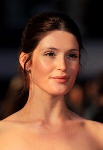 82797-gemma-arterton-tamara-drewe-sept-6-1-084-122.jpg