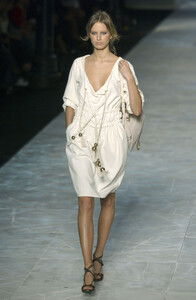 838242510_Chloe2003WomenRTW29.thumb.jpg.b9eba6bea5ebd7e2e90423ee460abb53.jpg