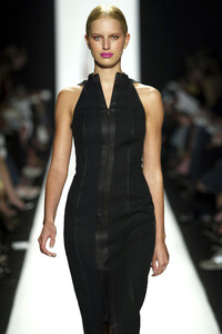 893253097_NarcisoRodriguez2004WomenRTW58.thumb.jpg.ccdc6e19c56954d380f1111943a1f64b.jpg