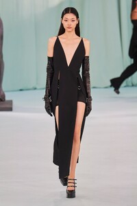 Mika Schneider Del Core Fall 2022 RTW MFW 1.jpg