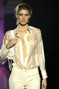 911110940_Cerruti2004WomenRTW18.thumb.jpg.102efc25977e01df08443aea2c1af5ee.jpg