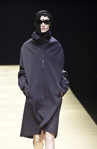 918301133_YohjiYamamoto2001WomenRTW54.thumb.jpg.004c952e4c54c754db9c0099570ed5be.jpg