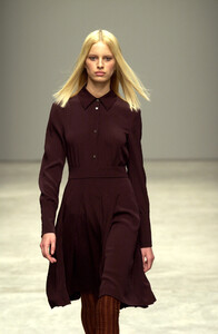 921228137_Prada2001WomenRTW109.thumb.jpg.6c19236e5bc7827f16ec63114e083550.jpg