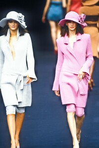 926090834_SoniaRykiel1998WomenRTW31.thumb.jpg.beb4d1634ae3386ae8057b50af8b5cec.jpg