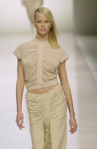 952425029_Chloe2001WomenRTW102.thumb.jpg.41ffcd132f80a043950eca407d110311.jpg