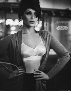 96182-gemma-arterton-instyle-may2010-05-122-569lo.jpg