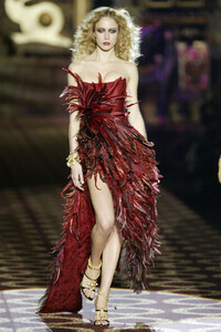 987799037_JustCavalli2004WomenRTW13.thumb.jpg.cb1a1c9be8d869091f1199fdb497d949.jpg