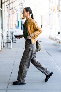 Bella_Hadid_Out_and_About_in_New_York_02-10-2022__3_.jpg