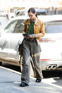 Bella_Hadid_Out_and_About_in_New_York_02-10-2022__4_.jpg