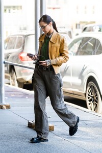 Bella_Hadid_Out_and_About_in_New_York_02-10-2022__7_.jpg