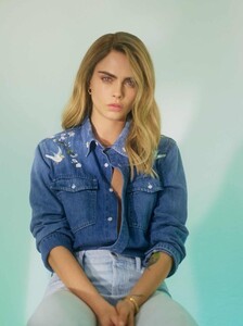 Cara_Delevingne_For_All_Mankind_spring-summer_2022_campaign__3_.jpg
