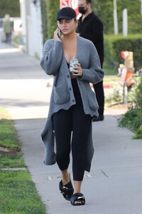 Chrissy_Teigen_Out_in_Los_Angeles_02-08-2022__7_.jpg