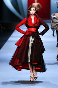 Christian-Dior-fashion-14.thumb.JPG.8d7a67b34c1fc657e1d4c8e863fb3bb2.JPG