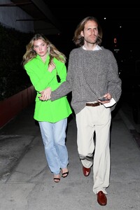 Elsa_Hosk_at_Giorgio_Baldi_Restaurant_in_Santa_Monica_02192022__3_.jpg