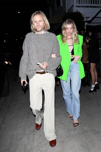 Elsa_Hosk_at_Giorgio_Baldi_Restaurant_in_Santa_Monica_02192022__4_.jpg