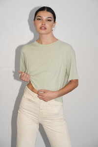 LNA-Yara-Tee-Smoke-Green_1024x.jpg